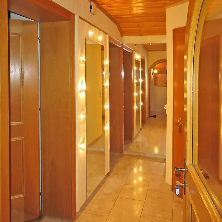 Hoedl - Tch180 By Interhome *